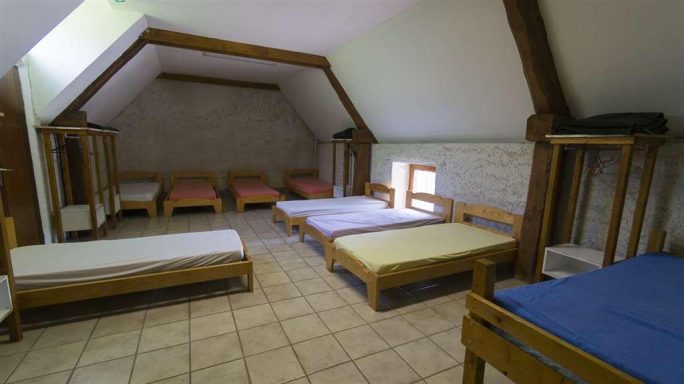 Dortoir 8 lits simples